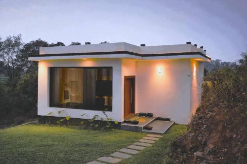 Elappara Apartment | Leaf N Leisure - Deluxe 2 Bedroom Private Villa