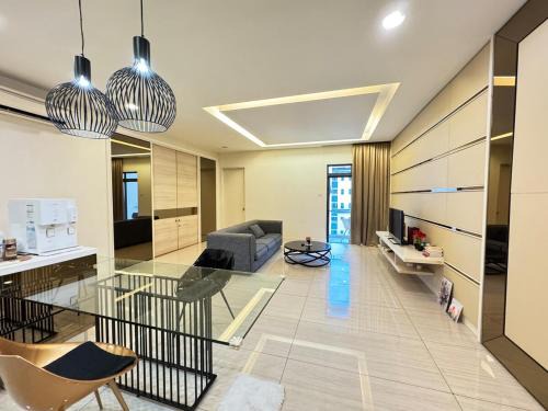 Ara Damansara House | Lembah Subang Station Eve Suite with parking lots