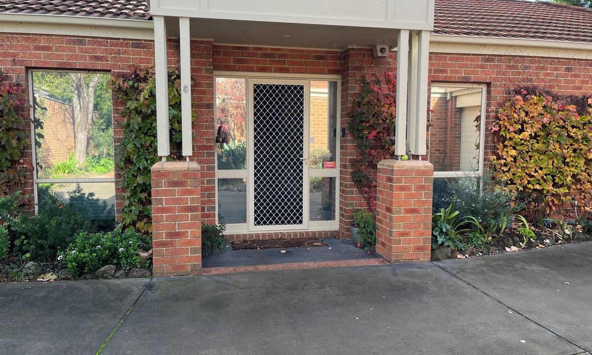 Glen Iris House | Light bright and airy, garden outlook from every window, quiet location