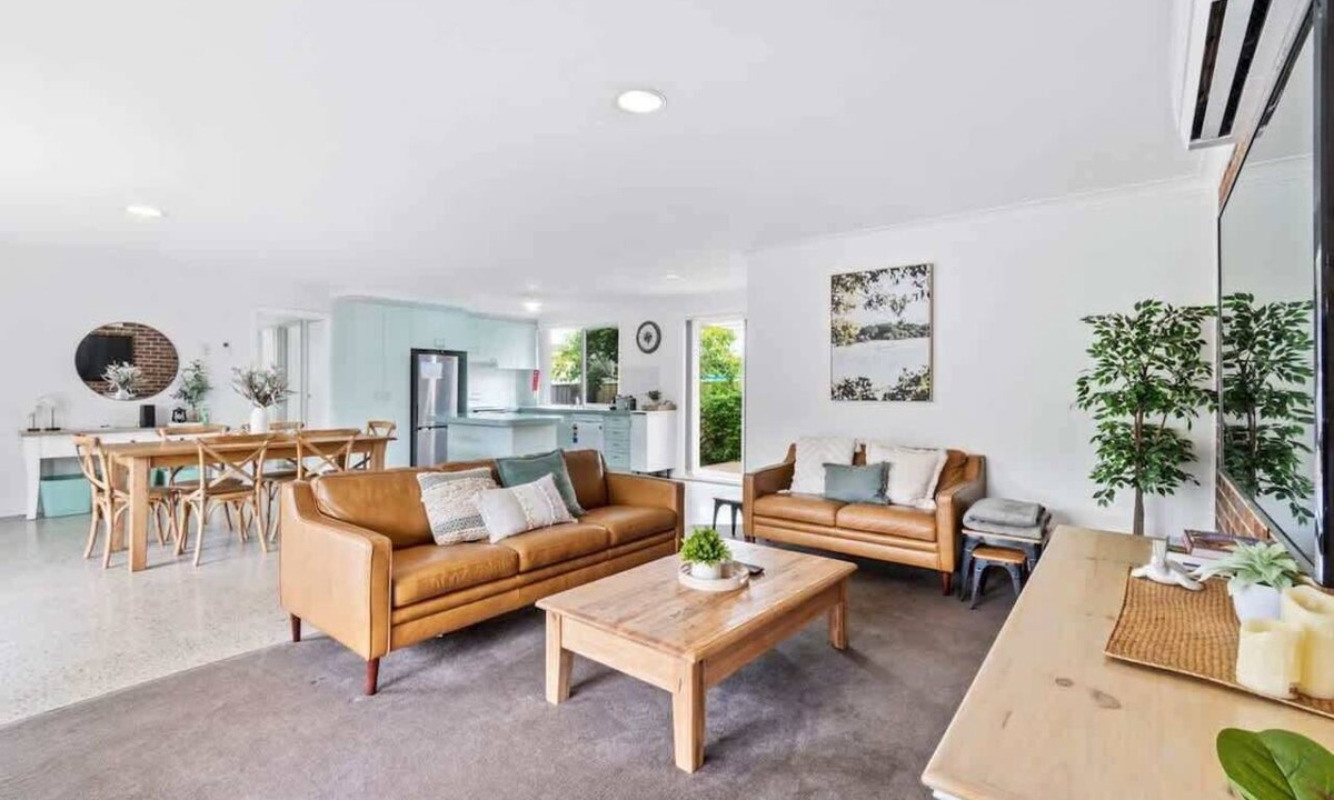 Maloneys Beach Villa | Light & Bright at Maloneys | Pet Friendly