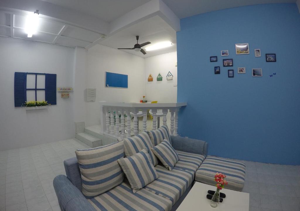 Jakar House | Little Blue House Kemaman Guesthouse