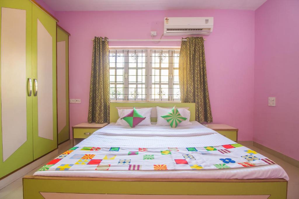 Sernabatim Apartment | Lively 3BHK Abode near Colva Beach