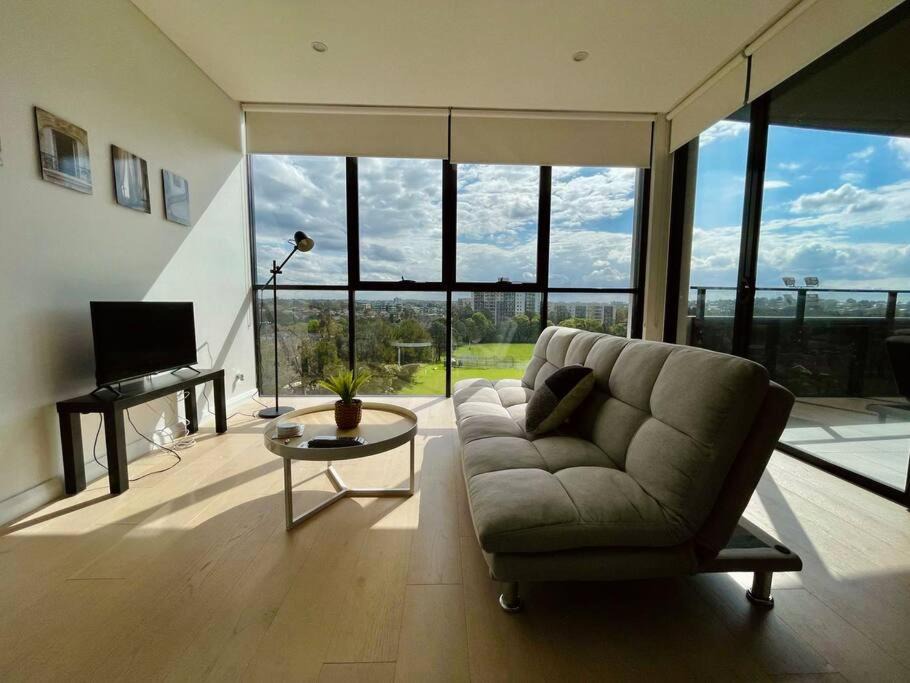 Westmead Apartment | Lovely 1 bedroom with free park in Westmead