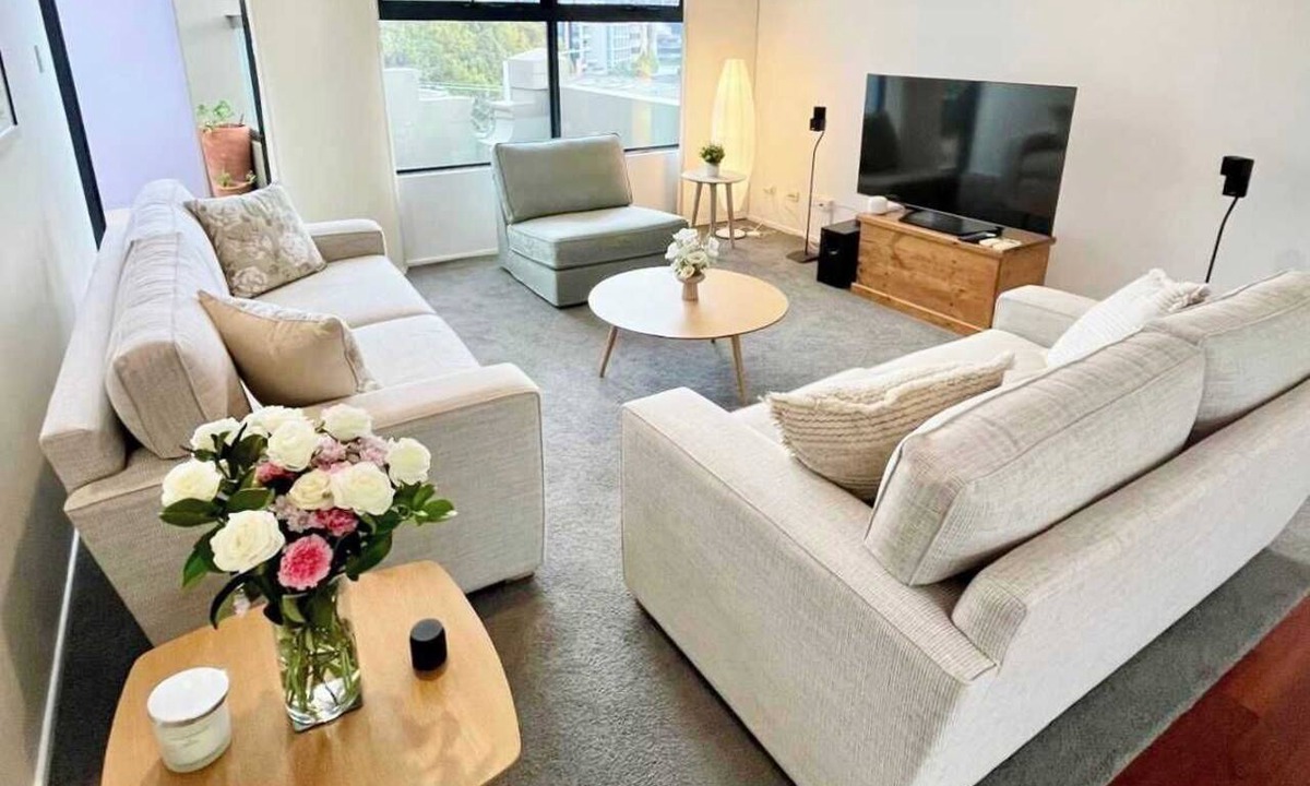 Crows Nest Apartment | Luxe 2BR 2bath & Terrace + Parking. Metro at 200m