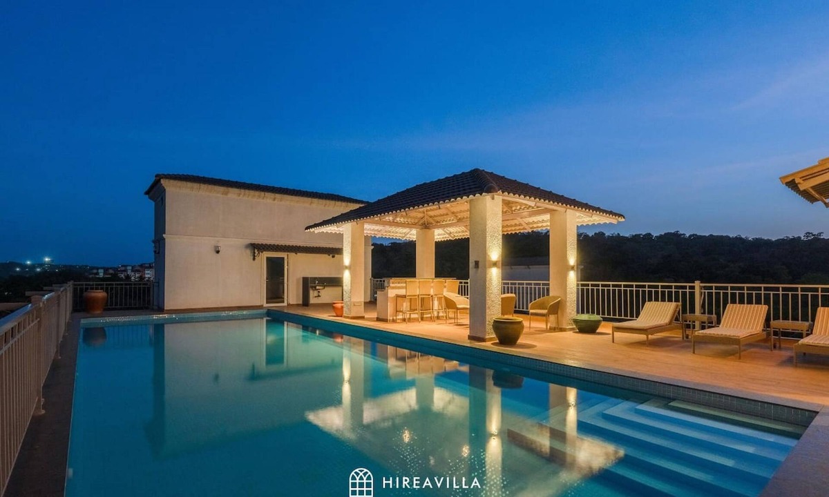 Marra Apartment | Luxe Apt w Balcony Rooftop Pool 15 min to Beach