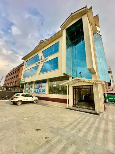 Srinagar Hotel | Luxe Haven Residency