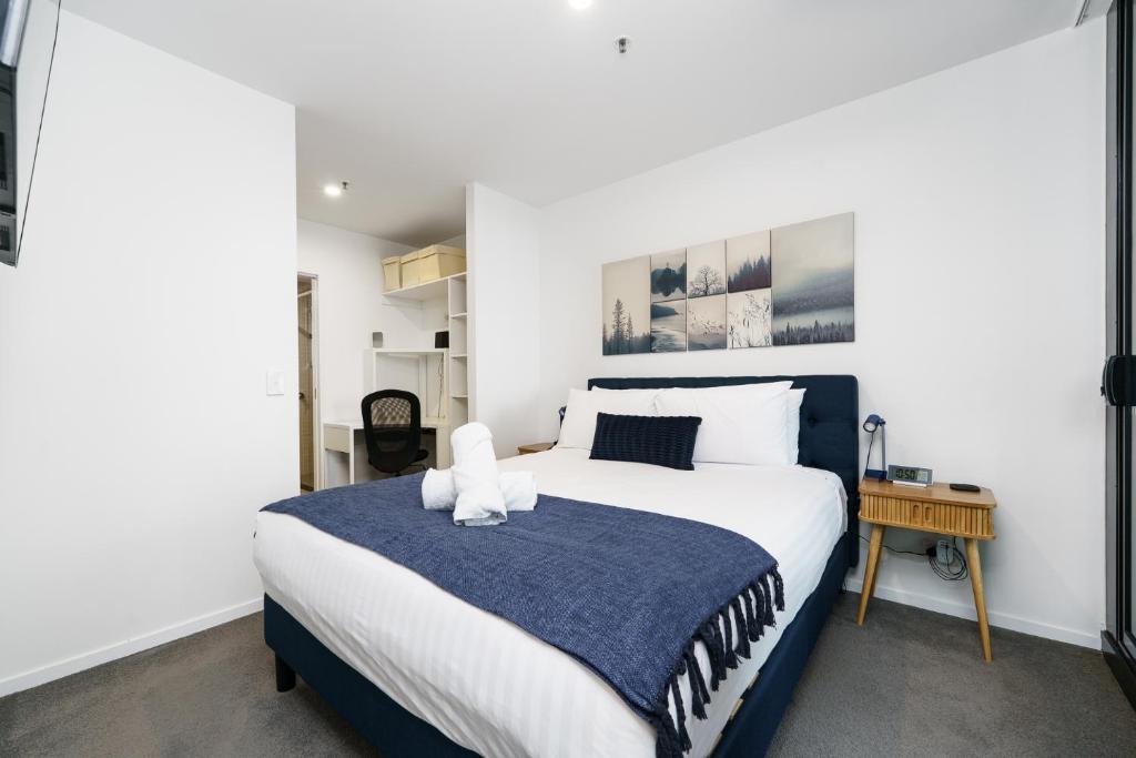 Belconnen Apartment | Luxury 1BR Apt with Lake Views in Belconnen - Hosted by Canstay