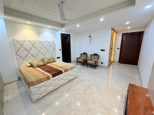 New Delhi House | Luxury 4BHK stay in Rajouri Garden
