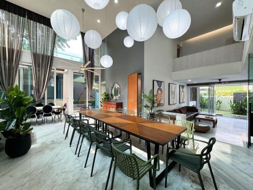 Ampang Villa | Luxury 6BR Smart Home Villa 4KM to KLCC Private Pool