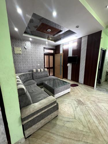 Mansarovar Apartment | Luxury Airy Retreat