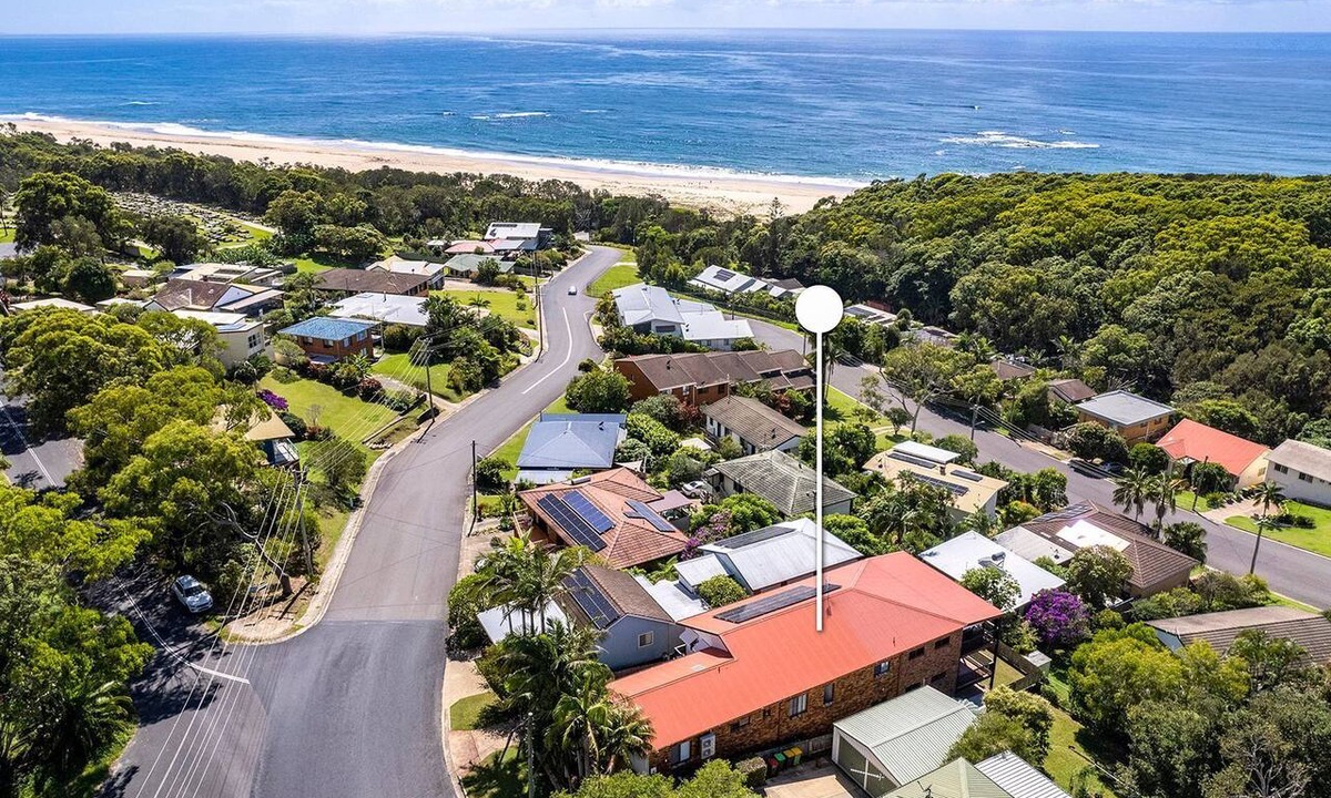 Nambucca Heads House | Luxury Beach House - secluded area of Nambucca, 5 minute walk to the beach