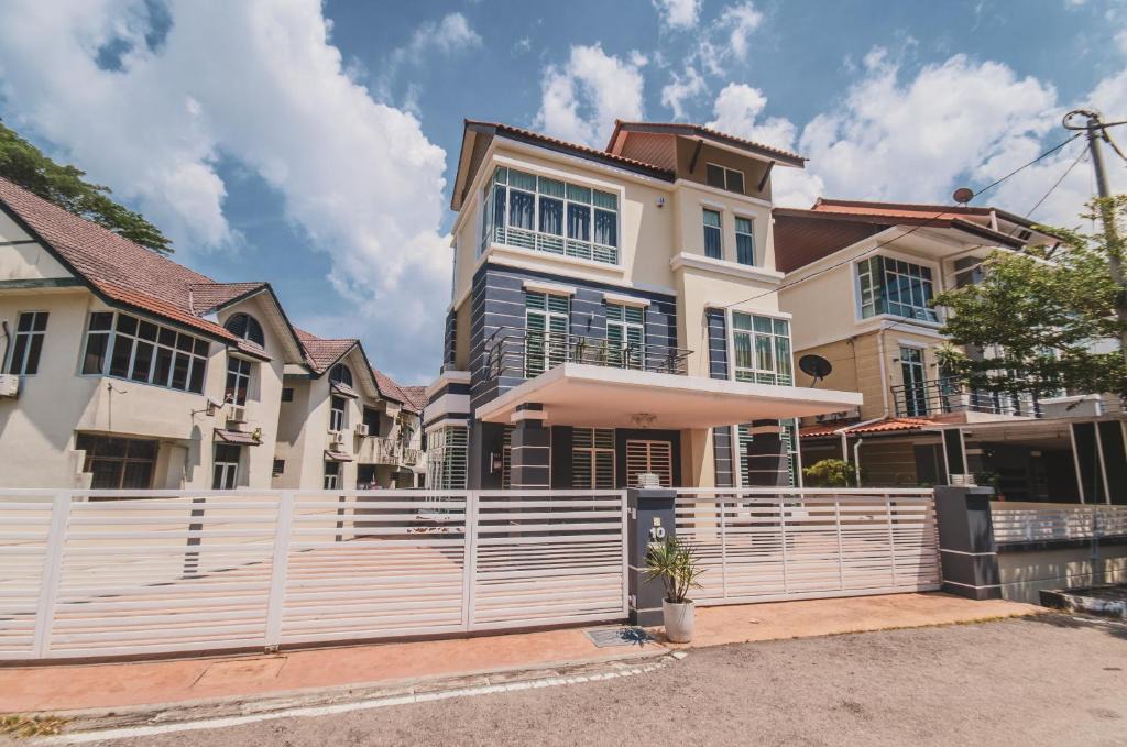Tanjung Tokong House | Luxury Bungalow BBQ 25Pax 豪华舒适洋房 GeorgeTown 5500sf