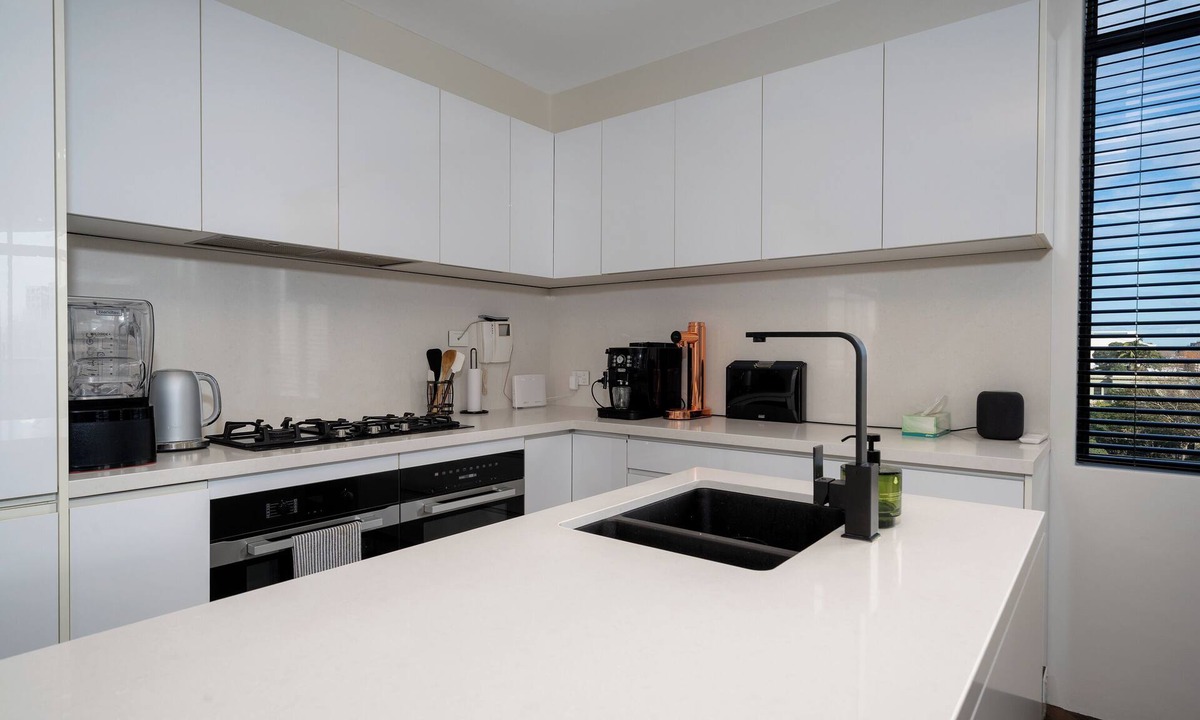 Darlinghurst Apartment | Luxury CBD Darlinghurst Apartment | King Bed, Pool & Sauna, Rooftop