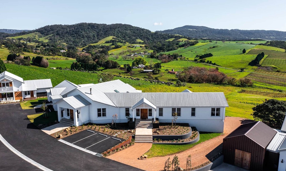 Willow Vale Villa | Luxury Coastal Vineyard Escape | All Villas | Crooked River Estate