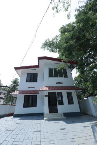 Kuppaayil Villa | Luxury Homestay at Guruvayoor 600 meters away
