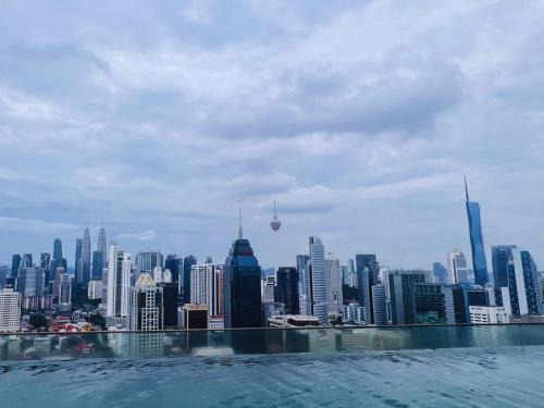 Chow Kit Apartment | Luxury Suite at Regalia with Sky Pool & KLCC View