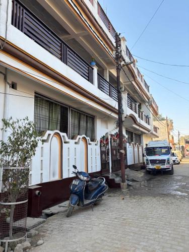 Jhusi House | Maa Vindhyavasini HomeStay