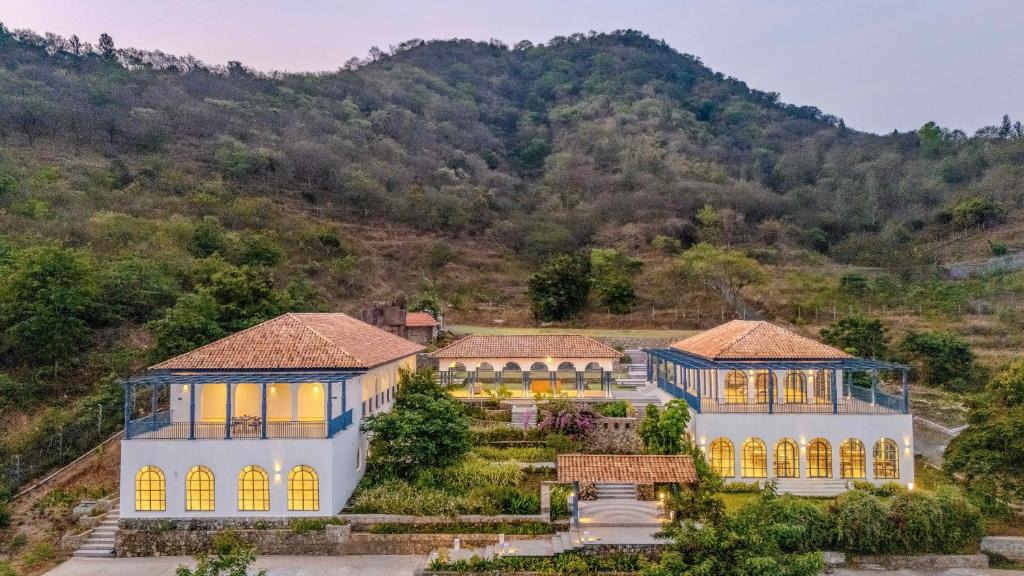 Wellington Resort | MAAYAA Hillside - An Xplore Indo Stay