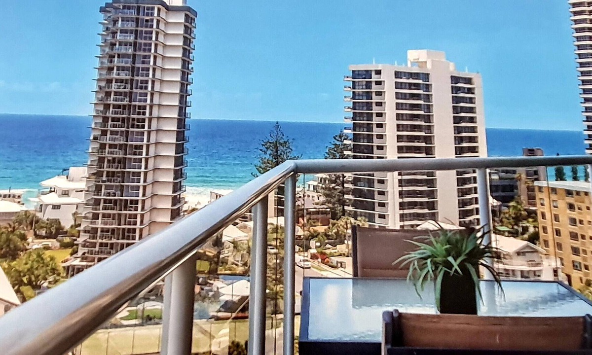 Main Beach Apartment | MAIN BEACH - 2 BR, 2 BATH APARTMENT