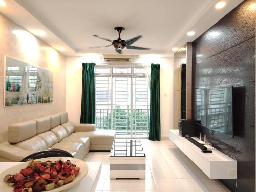 Taman Desa Tebrau Apartment | Maison Inn - Affordable Sleeps 6 to 13 near Tebrau AEON & Toppen