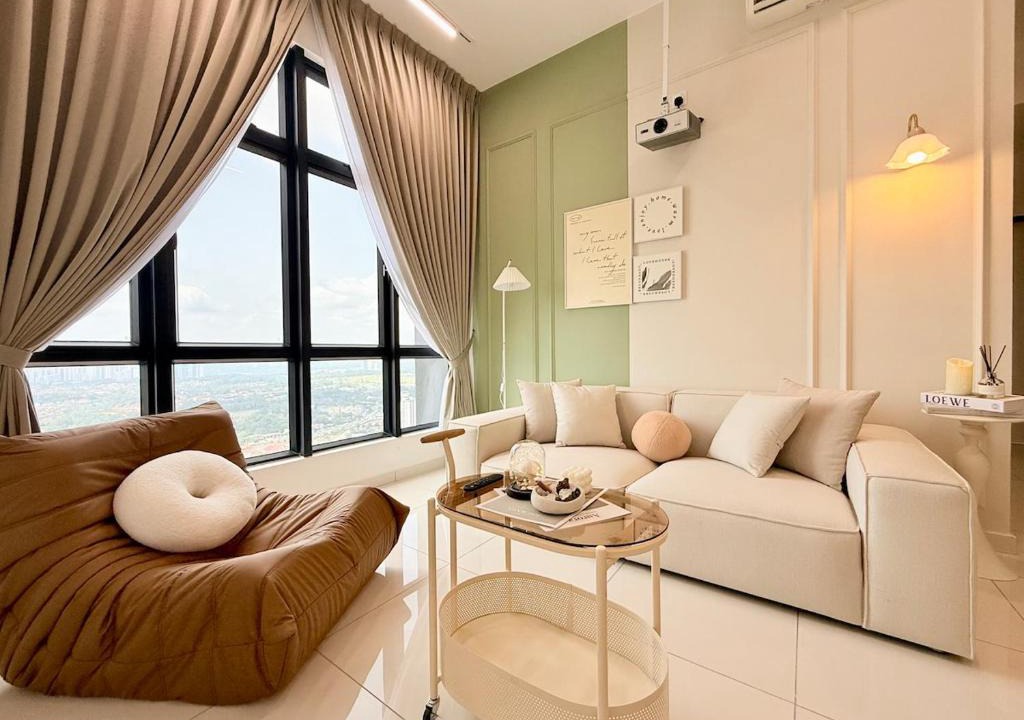 Taman Century Apartment | Maison Sage-Space Residency-KSL-2BR-Projector-6Pax