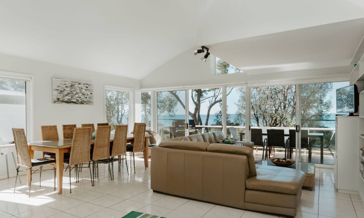 Vincentia House | Mana Magic by Book Jervis Bay - Beach Access on your Doorstep!
