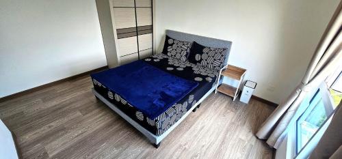 Kajang House | Master Room with Private Bath at Kajang