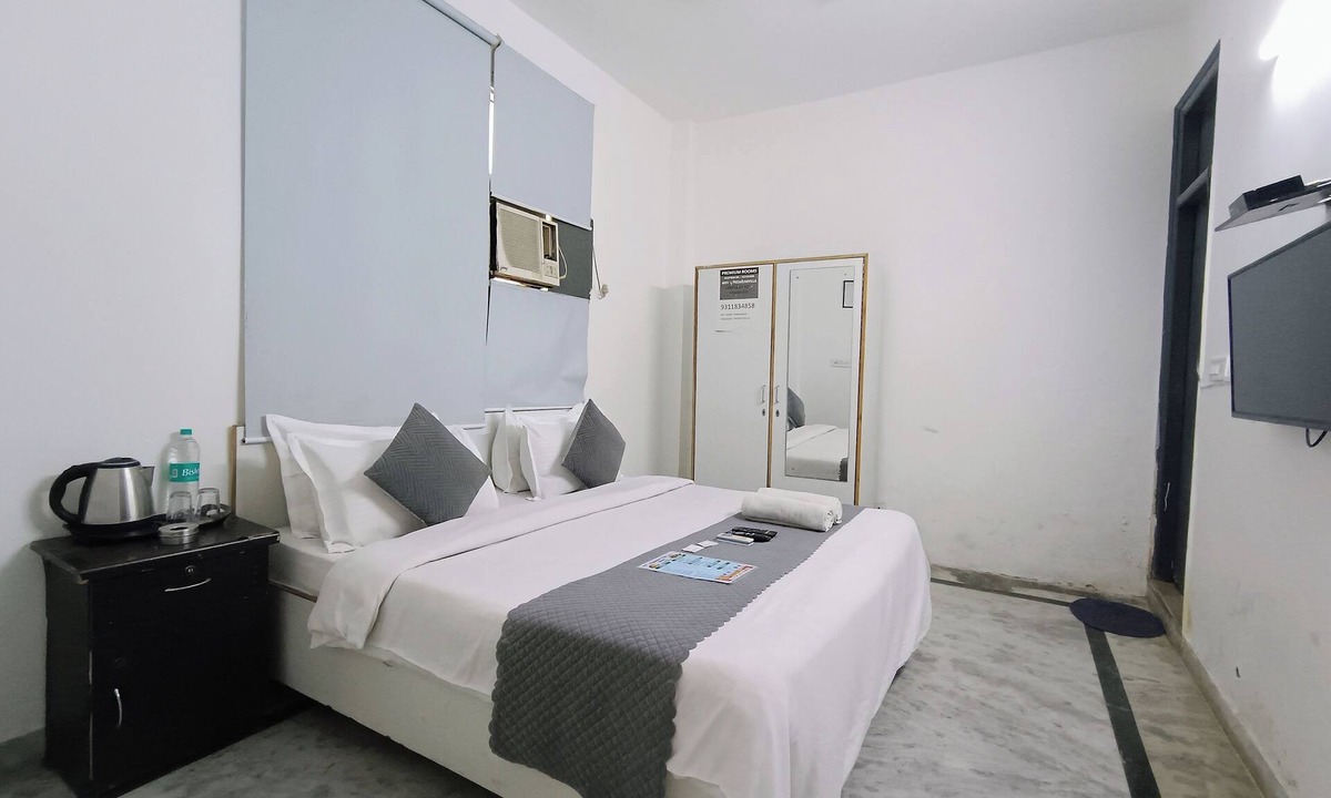 Hauz Khas Village Hotel | Mauryan Express Hotel @ Hauz Khas Fort