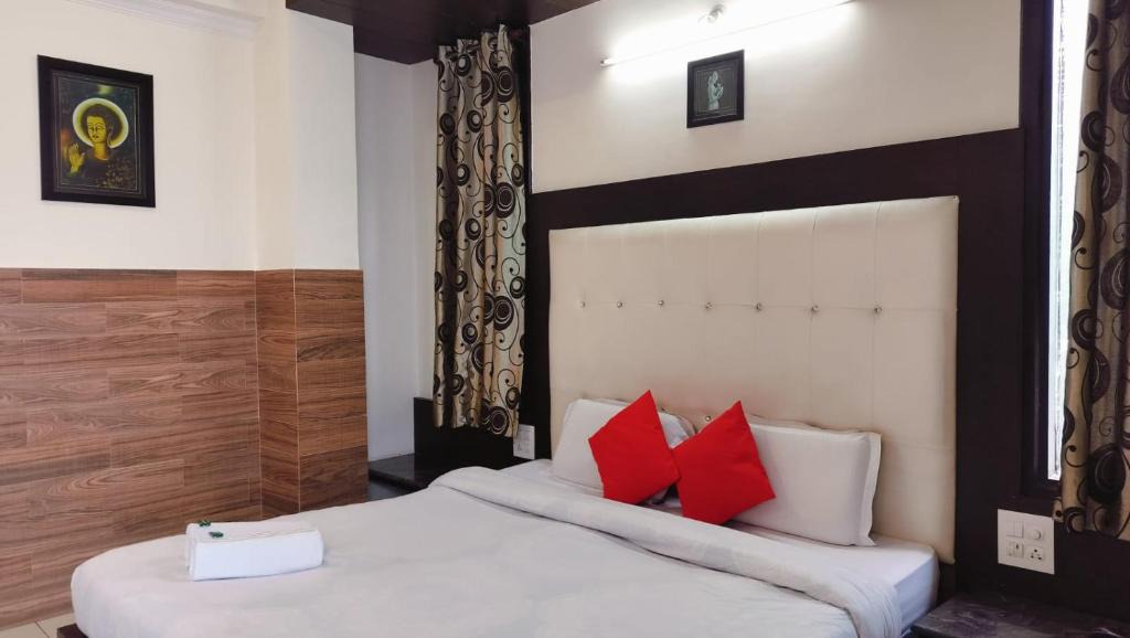 Dharamshala Hotel | McLeod Ganj Best hotel Royal india #Cheapest hotel #Mountain View# Near Dalai Lama temple 100m