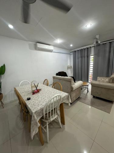 Wakaf Che Yeh House | Medina Luxe Stay
