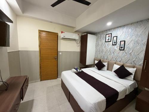 Noida Bed & Breakfast | Meera Eternity Couple Friendly By RESTIN