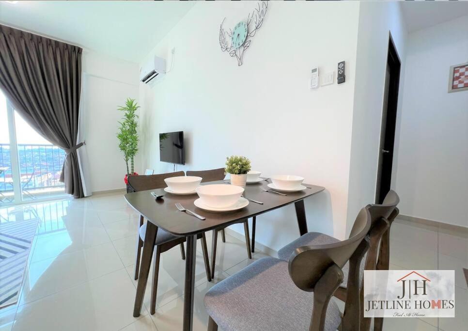 Malacca City Apartment | Melaka {Nova8 Suite} City-View/4Pax/WIFI/tv-box