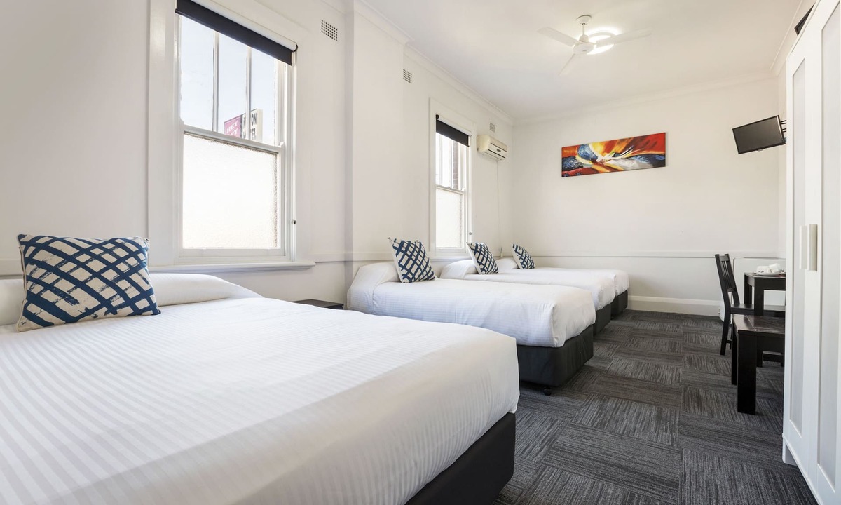 Auburn Hotel | Melton Hotel
