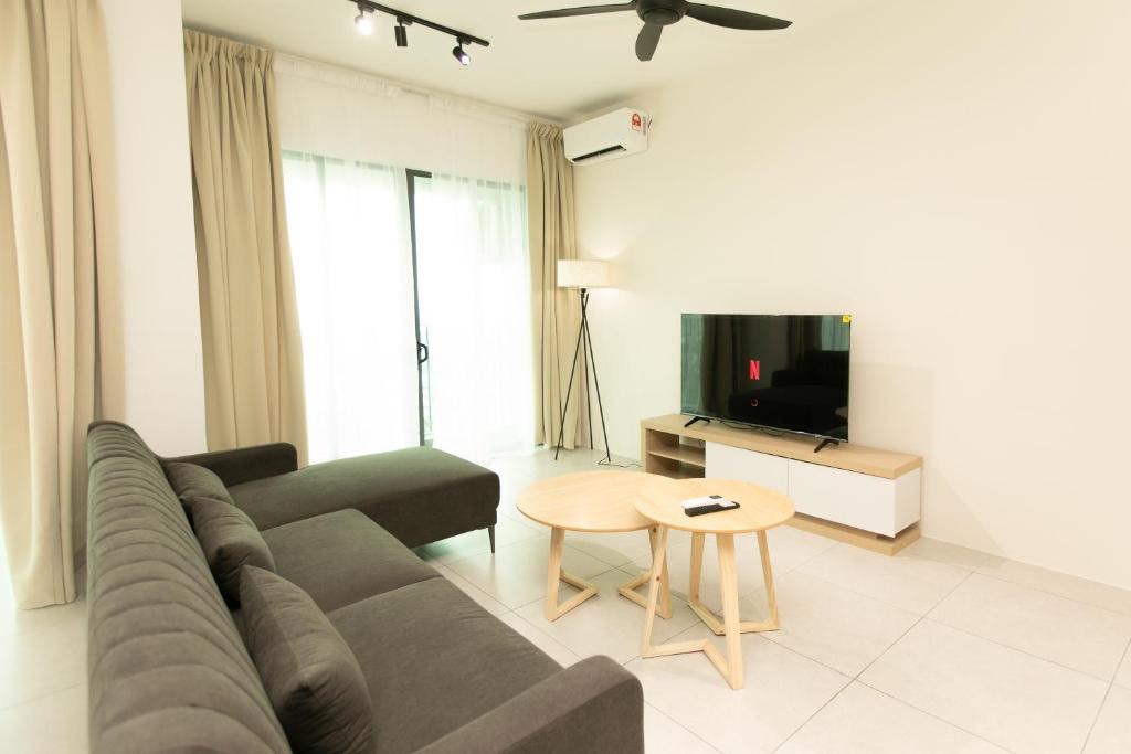 Kampung Masjid Timah Apartment | Meritus Residensi Seaview Pent Hauz 3BR 10Pax