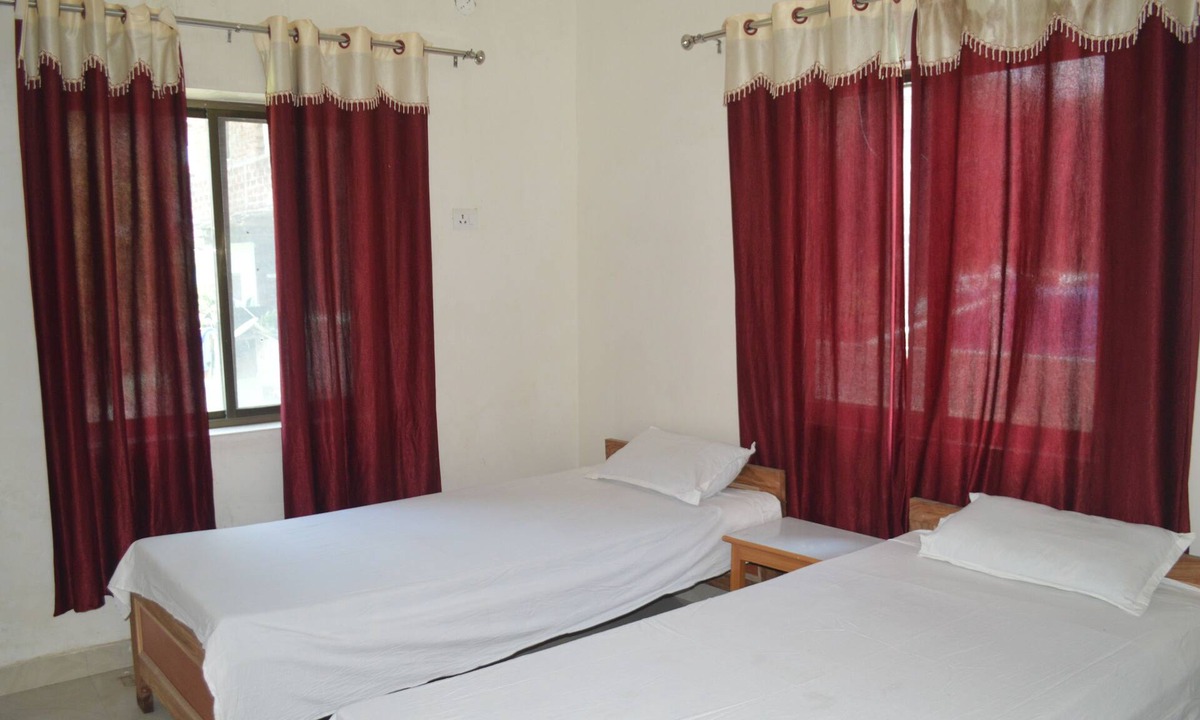 Bodh Gaya Hotel | Middle Way Home Stay