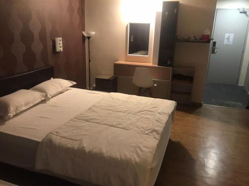 Wakaf Che Yeh Hotel | Mikayla Suite