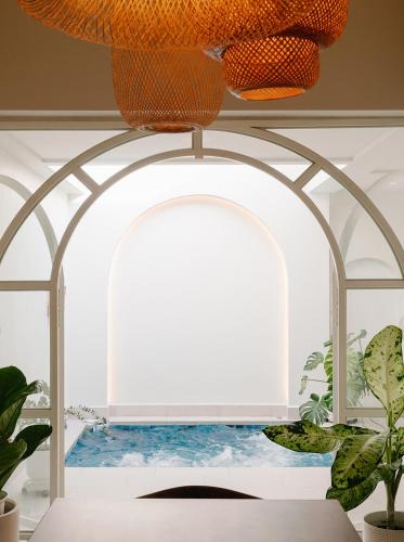 George Town Villa | Mint Villa with Jacuzzi Pool