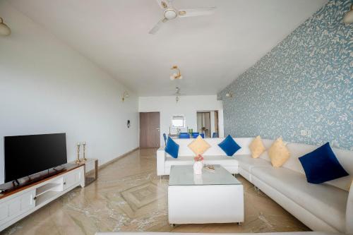 Vainguinim Apartment | Modern 2BHK Apartment in Panjim with Sea View & Pool Access