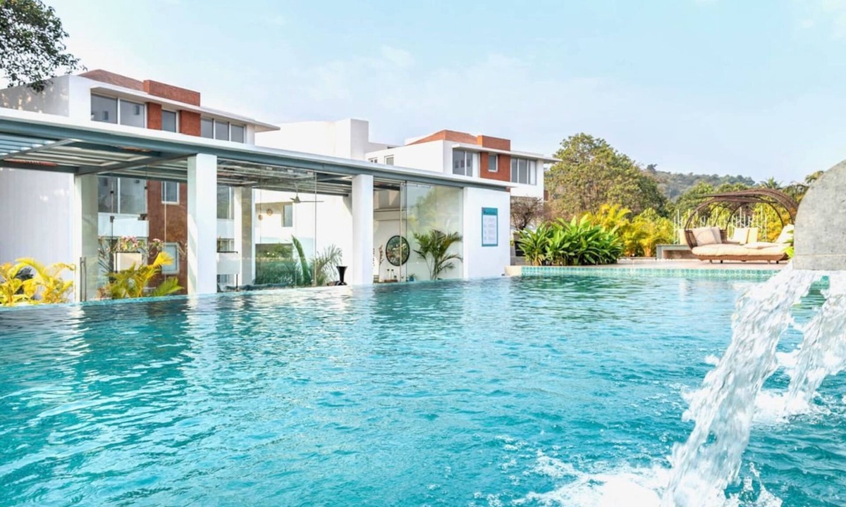 Nerul Apartment | Modern 2bhk w Pool Access 5km to Coco Beach