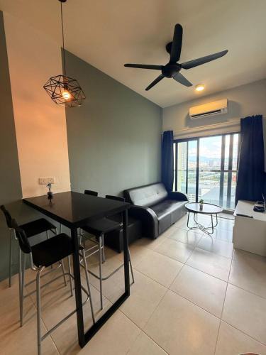Bandar Menjalara Apartment | Modern & Cozy Stay Vim3 Manjalara FreeWiFi SmartTV