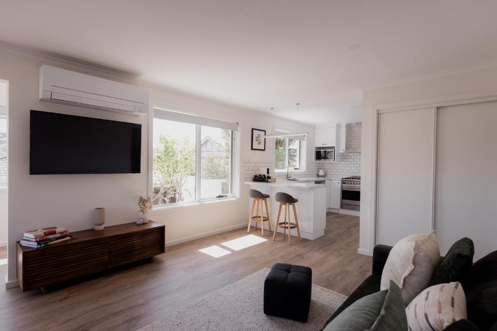 Bellerive Apartment | Modern refurbished unit in charming Bellerive