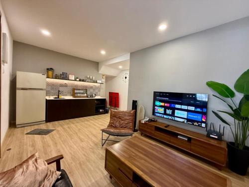 Taman Kota Laksamana House | Modern Townhouse Getaway Jonker 16 min by walk