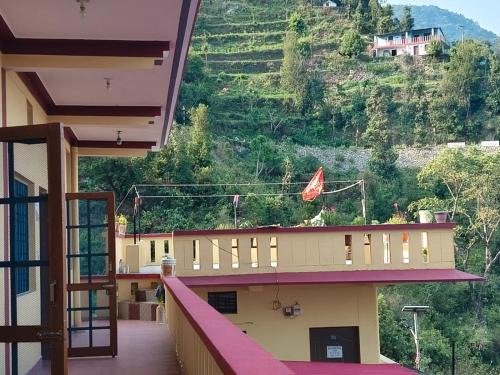 Pauri Hotel | Monal Stays Khirsu