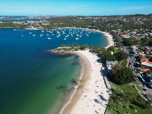 Mosman Apartment | Mosman 2BR Coastal Retreat | Balmoral & Harbour