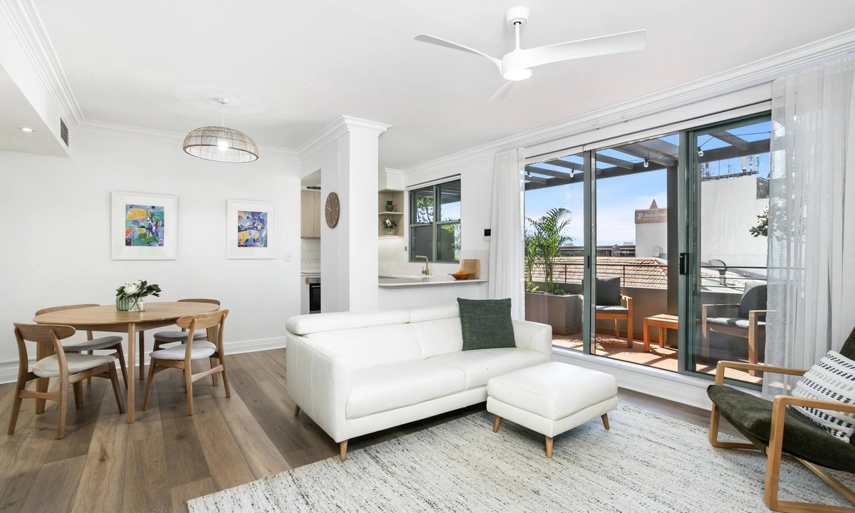 Spit Junction Apartment | Mosman - HARB5 - Harbour Street - Superb elevated apartment providing privacy and comfort