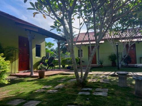 Lubok Buaya Hotel | Motel Aurora Damai