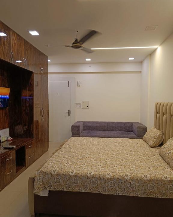 New Delhi House | Moti Nagar, DLF Capital Greens