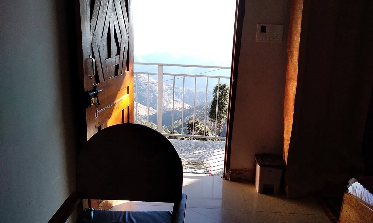 Kanatal Hotel | Mount Aura Stay & Dine