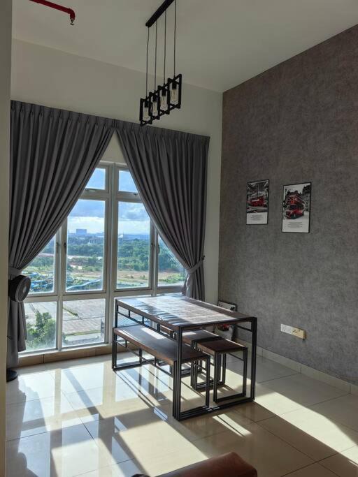 Tebrau Apartment | Mount Austin Manhattan Homestay. 1-5 Pax/Projector Netflix