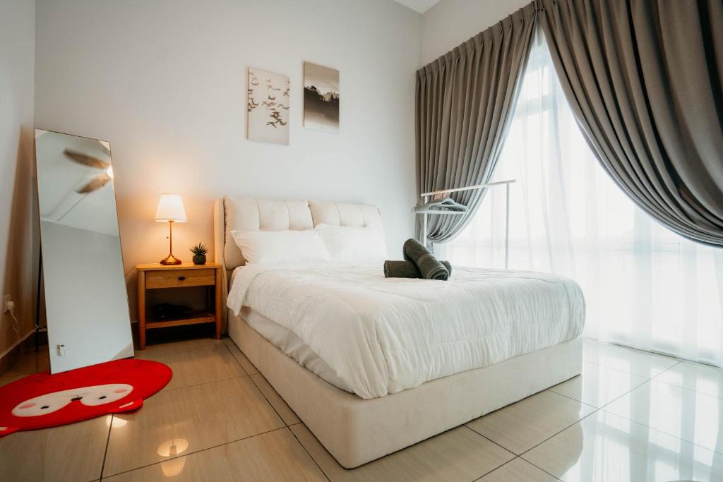 Tebrau Apartment | Mount Austin Muji Style 4pax Deluxe Room by Our Stay